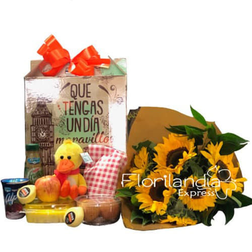 Delicioso Desayuno a Domicilio que incluye buñuelos, postre, sandwich, jugo, yogurth, quesos, jugo, peluche y hermoso bouquet de girasoles.